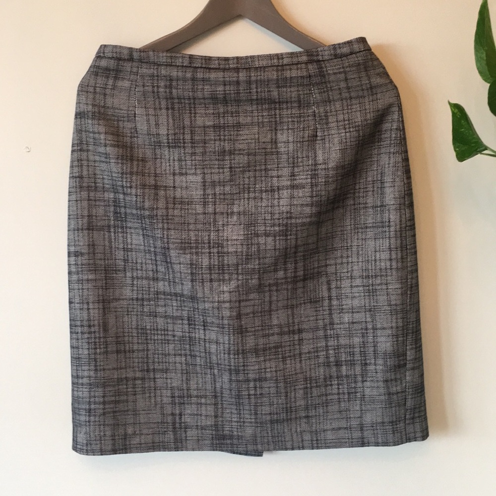 Grey Pencil skirt with woven texture